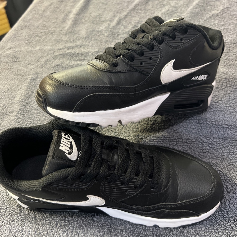 Nike Air Max Black And White Youth Sneakers Size 6Y Or 7.5 Women